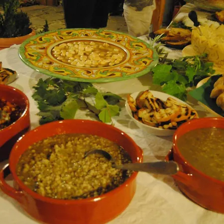 Casale Santa Rosalia Charme And בית כפרי סן מאורו צ'ילנטו
