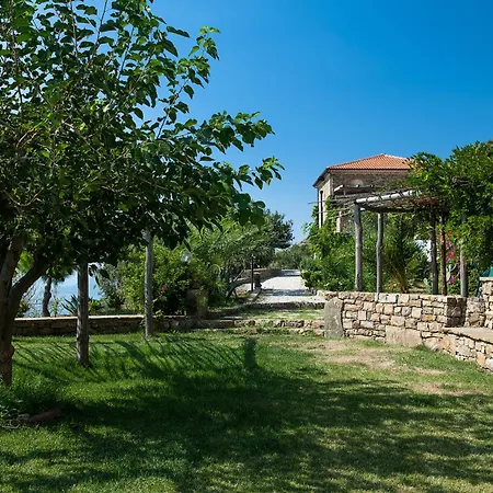 Casale Santa Rosalia Charme And סן מאורו צ'ילנטו